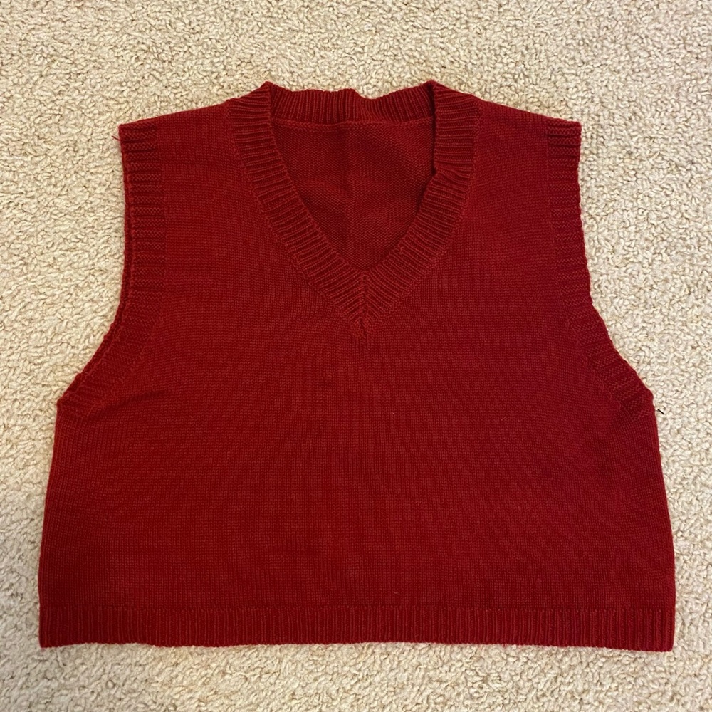 Red cropped sweater vest